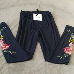 AGNES & DORA EMBROIDERED LEGGINGS